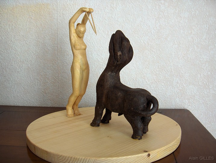 2008-03-01_Feria_1.jpg - "Féria" (Pin Cembro, env. 25cm x 25cm, diamètre 30cm, hauteur 25cm)