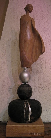 2009-12_Le-vent-des-globes_2.jpg - Le vent des globes - N°3 (Chêne - Hauteur : 47 cm)