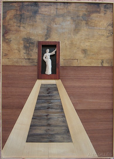 2010-10_La-porte-de-la-nuit.jpg - "La porte de la nuit" (personnage en hêtre, 64 x 46 cm)